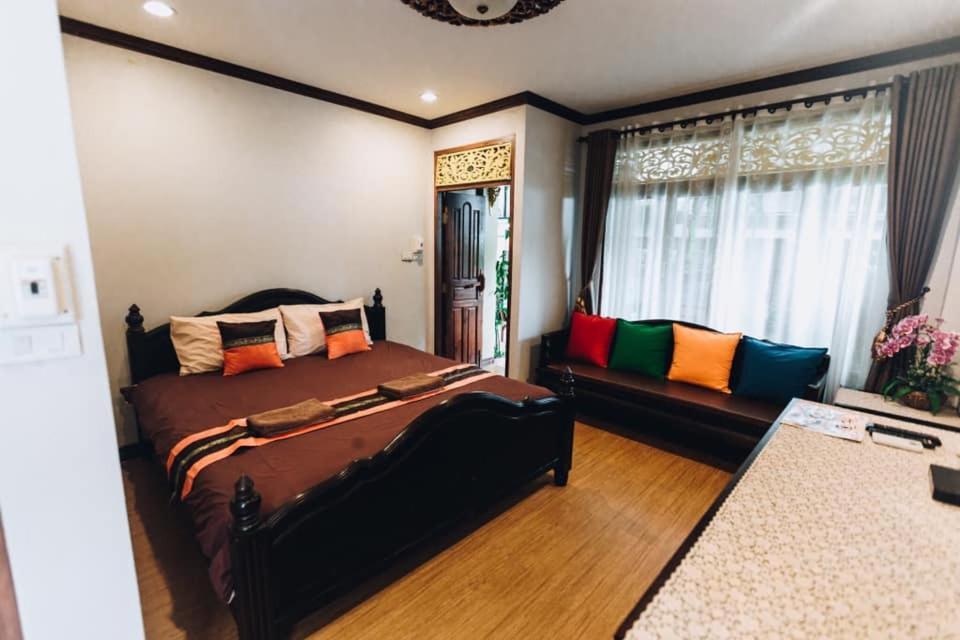 Banchan Hostel Аюттхая Экстерьер фото